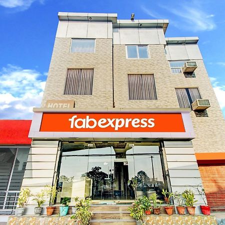 Fabexpress Grand Almada Hotel Bijnaur Buitenkant foto